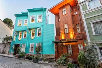 Wonder Wood Hotel