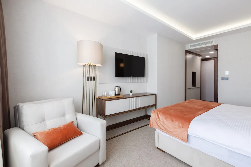 Deluxe Üç Kişilik Oda, 1 Büyük (Queen) Boy Yatak ve Çekyat
