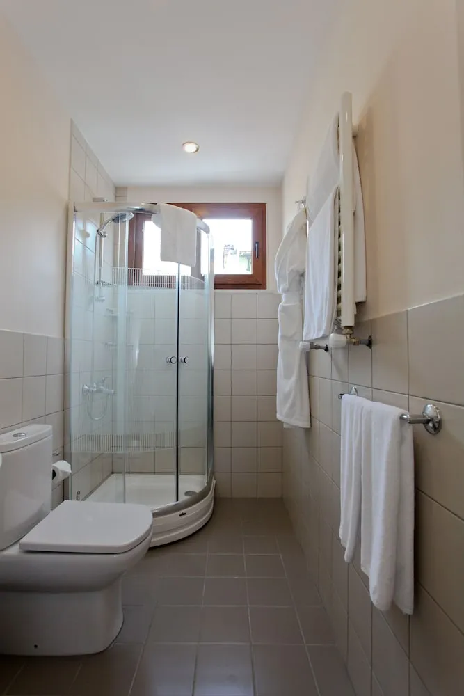 Deluxe Five-Person Room