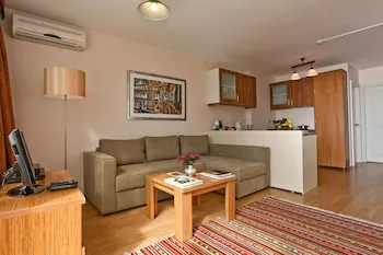 Three Apples Suites and Hotel