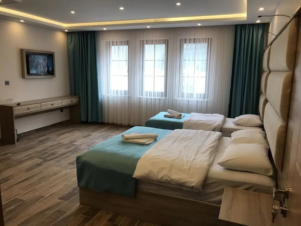 Üç Kişilik Oda