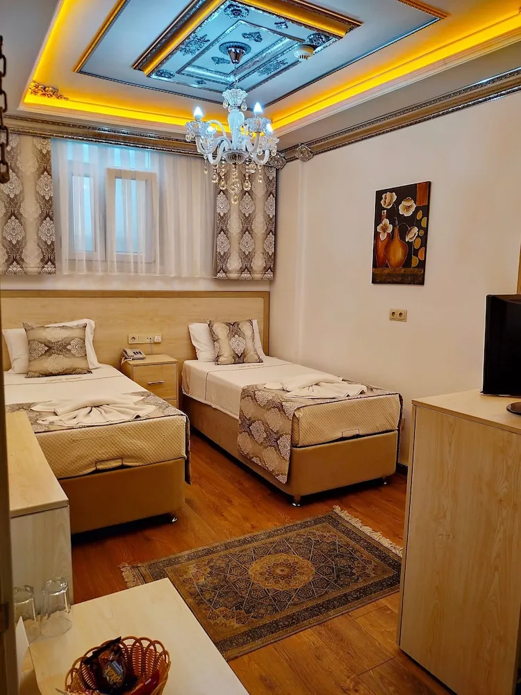 Economy Room, Basement Floor