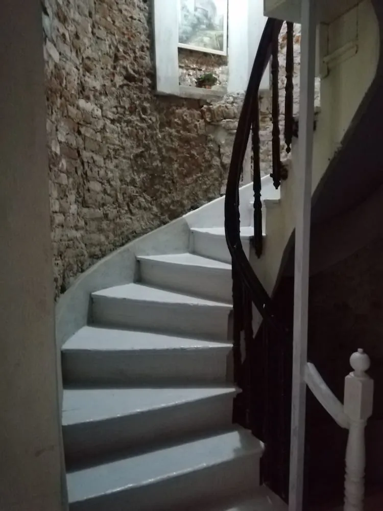 Konaklama yerinin ön cephesi