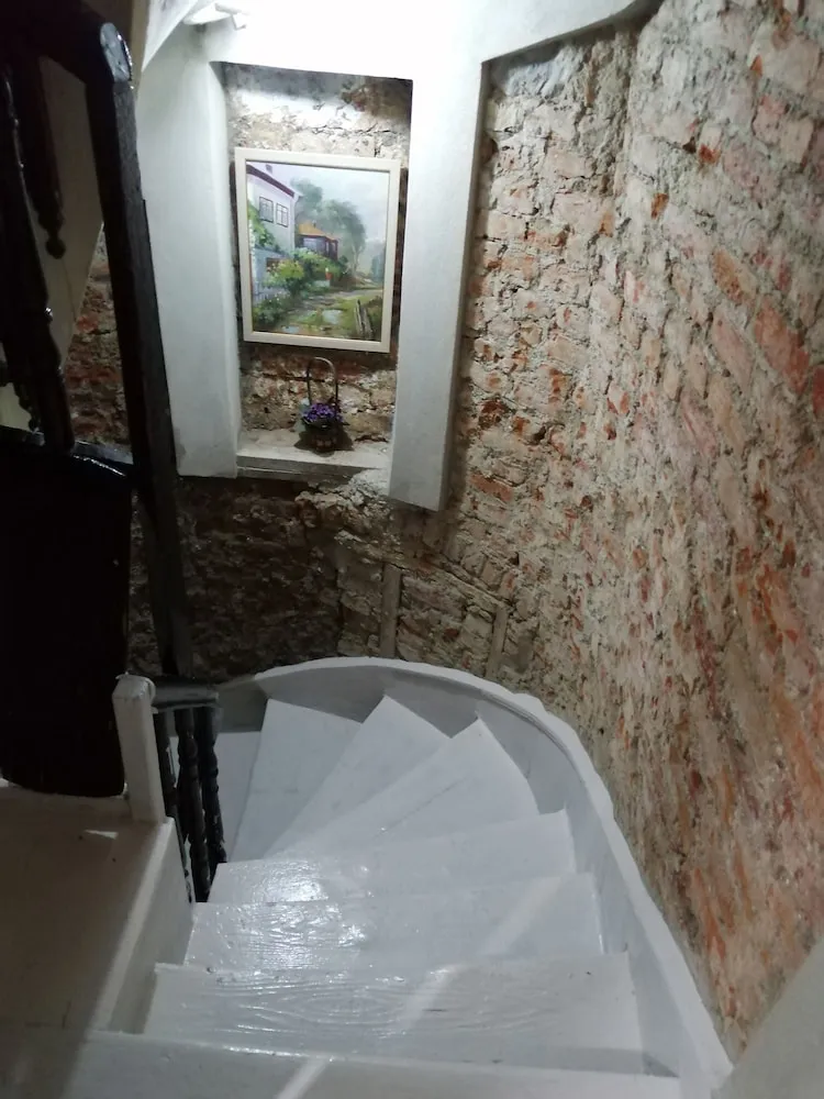 Konaklama yerinin ön cephesi