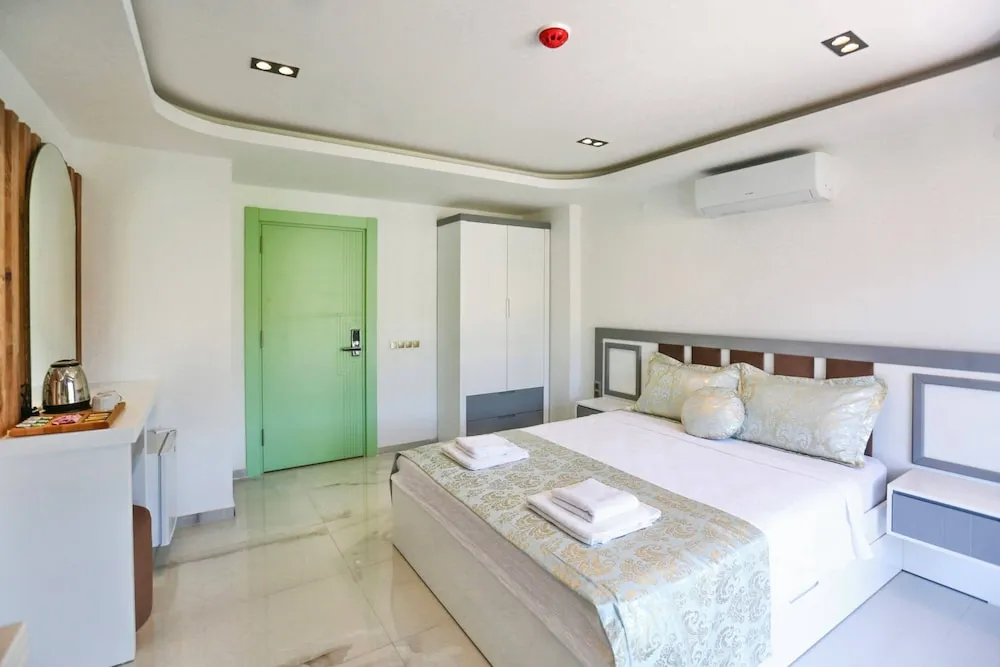 Standard Tek Büyük Yataklı Oda