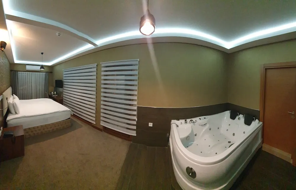 Deluxe Tek Büyük Yataklı Oda, Sıcak Su Küveti