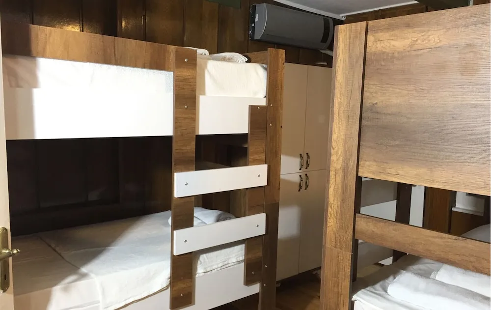 Deluxe Ortak Ranzalı Oda