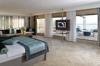 Paloma Pasha - Her Şey Dâhil