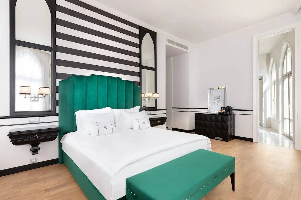 Corner Room, Sea View