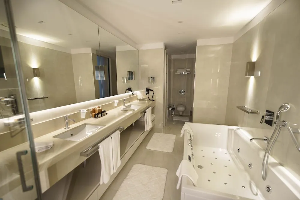 Çatı Katı Süiti (Penthouse), 1 En Büyük (King) Boy Yatak, Sıcak Su Küveti