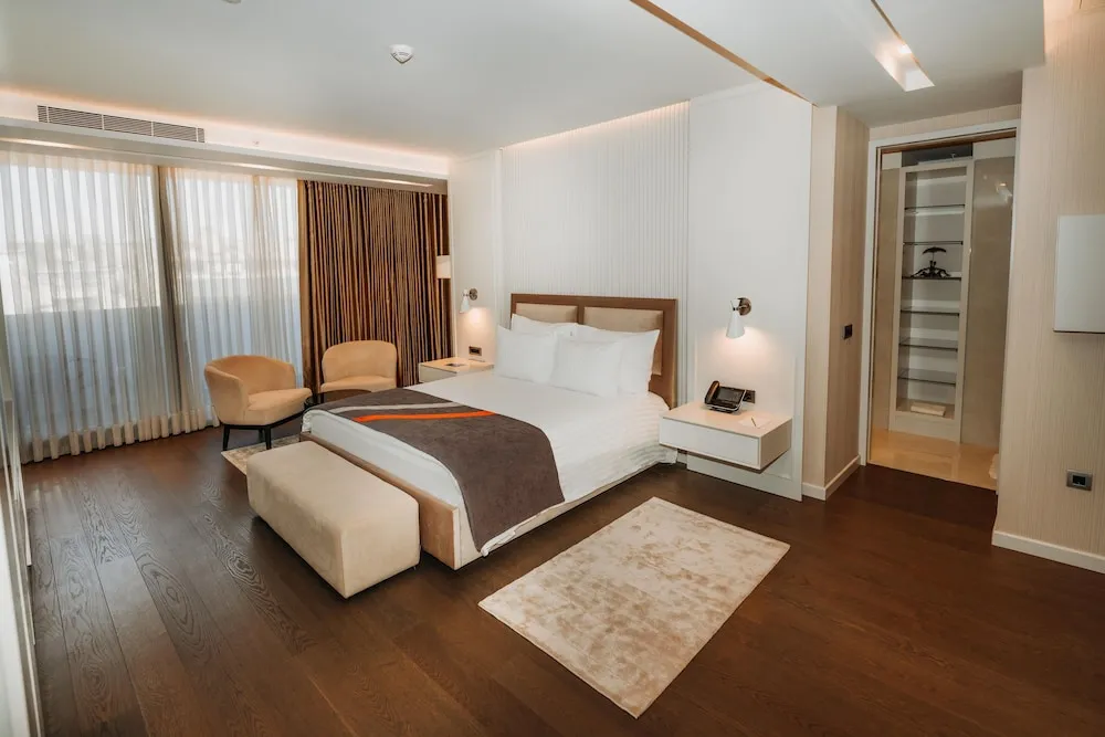 Çatı Katı Süiti (Penthouse), 1 En Büyük (King) Boy Yatak, Sıcak Su Küveti