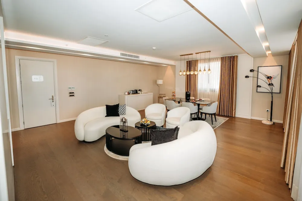 Çatı Katı Süiti (Penthouse), 1 En Büyük (King) Boy Yatak, Sıcak Su Küveti