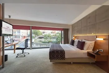 Crowne Plaza Istanbul - Harbiye, bir IHG oteli