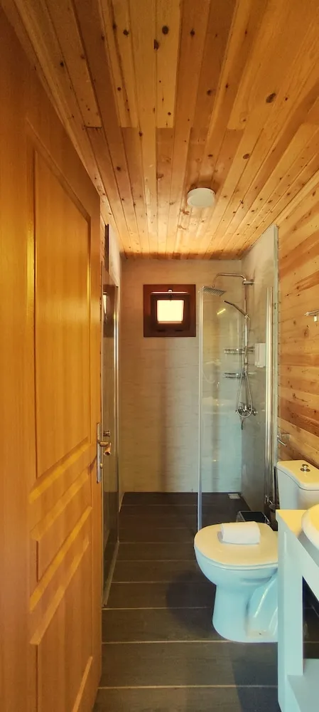 Basic Oda, Balkon, Bahçe Manzaralı