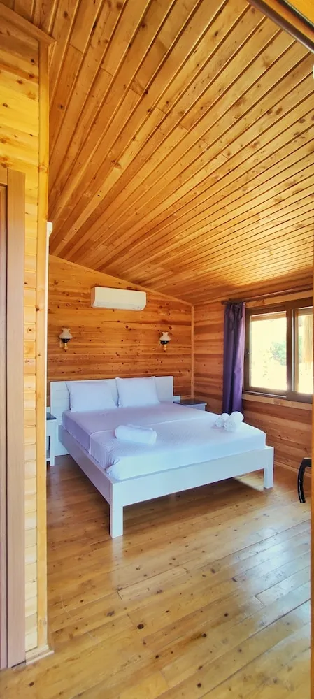 Basic Oda, Balkon, Bahçe Manzaralı