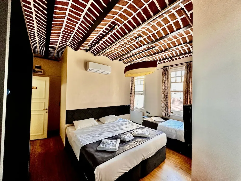 Deluxe Üç Kişilik Oda