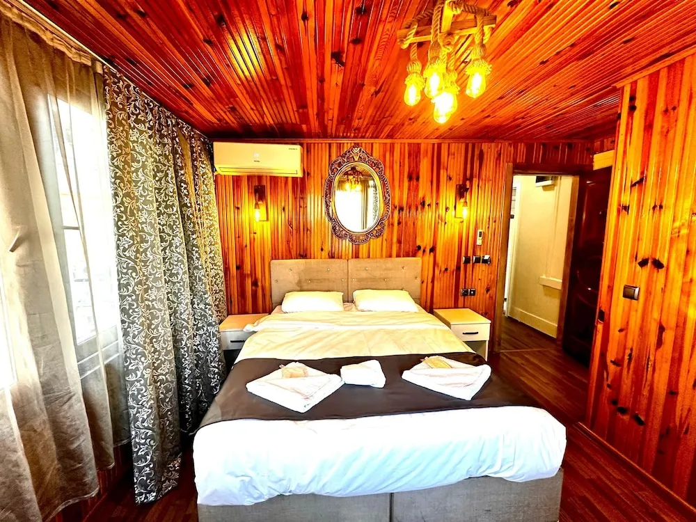 Deluxe Tek Büyük Yataklı Oda, 1 Çift Kişilik Yatak, Şehir Manzaralı