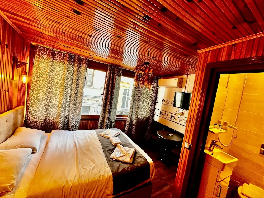 Deluxe Tek Büyük Yataklı Oda, 1 Çift Kişilik Yatak, Şehir Manzaralı