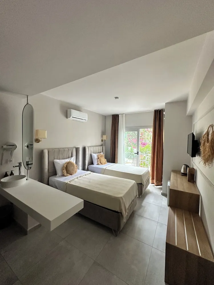 Superior İki Ayrı Yataklı Oda, Balkon, Bahçe Manzaralı