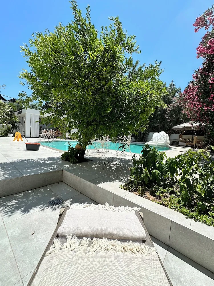 Romantic Oda, Veranda, Havuz Manzaralı