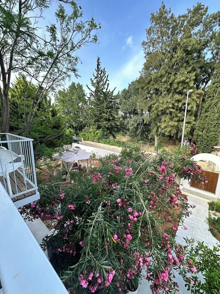 Family Tek Büyük Yataklı Oda, Balkon, Bahçe Manzaralı