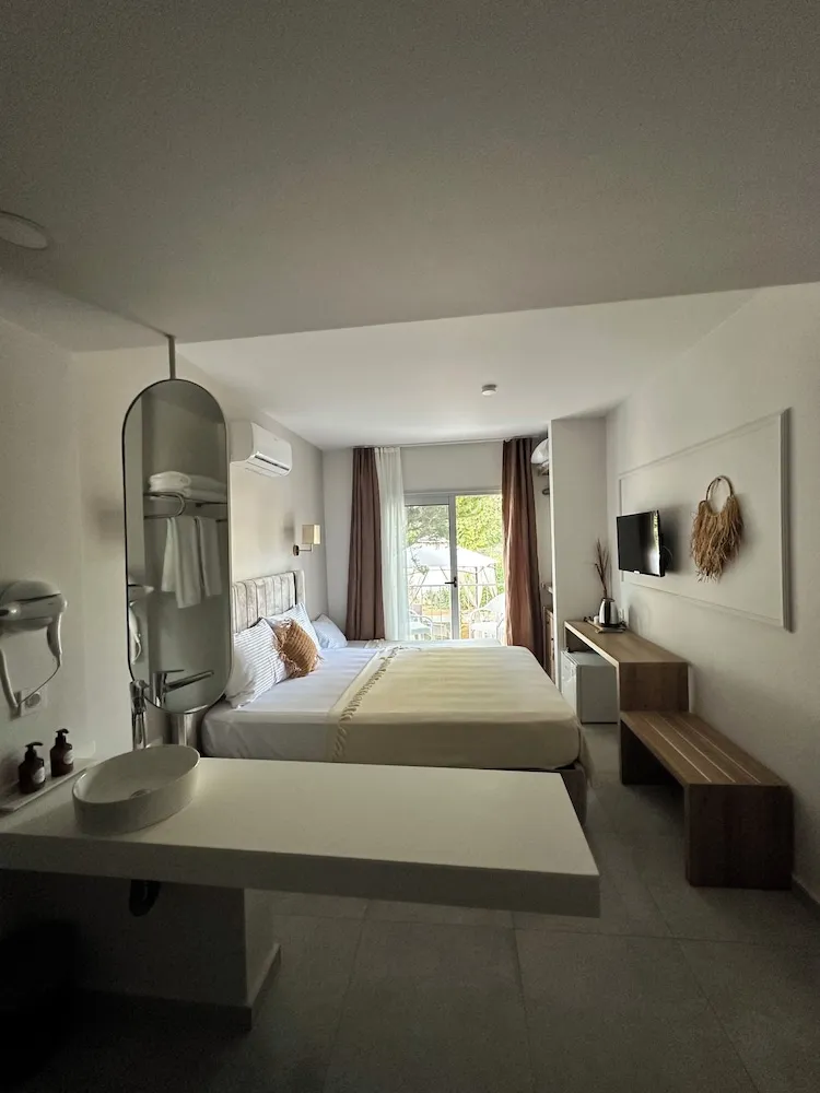 Family Tek Büyük Yataklı Oda, Balkon, Bahçe Manzaralı