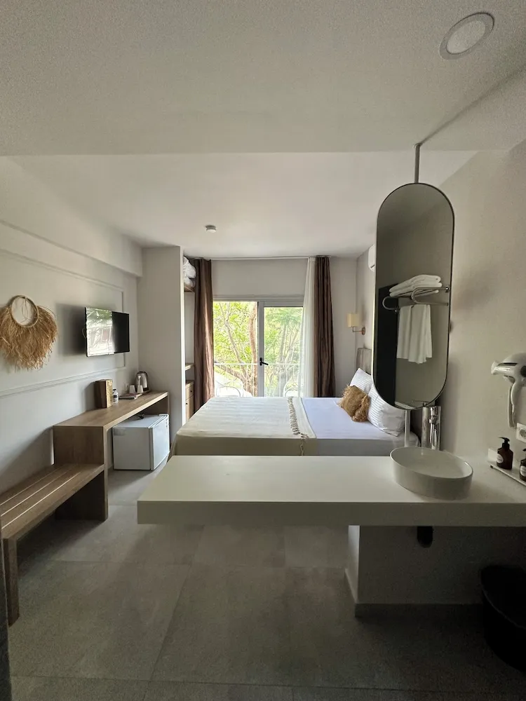 Family Tek Büyük Yataklı Oda, Balkon, Bahçe Manzaralı