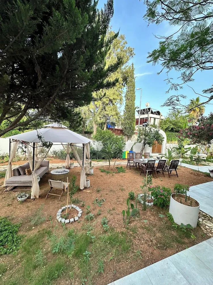 Family Tek Büyük Yataklı Oda, Balkon, Bahçe Manzaralı