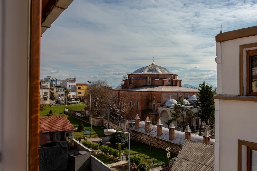 Standard Üç Kişilik Oda, Birden Çok Yatak, Kısmi Deniz Manzaralı