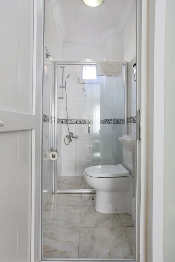 Standard Üç Kişilik Oda, Birden Çok Yatak, Kısmi Deniz Manzaralı