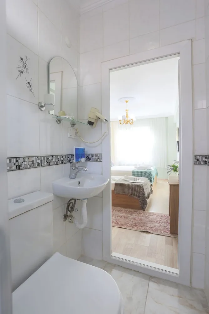 Standard Üç Kişilik Oda, Birden Çok Yatak, Kısmi Deniz Manzaralı