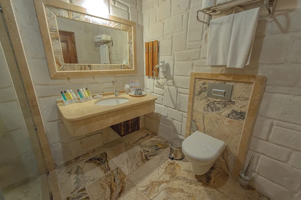 Comfort Cave Room 206