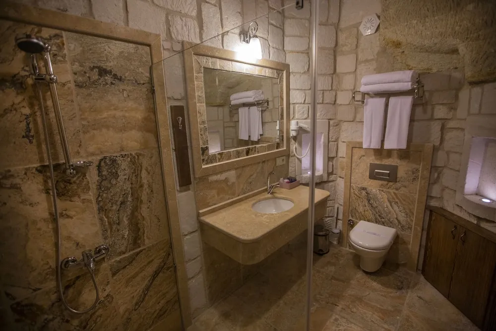 Deluxe Cave Room 205