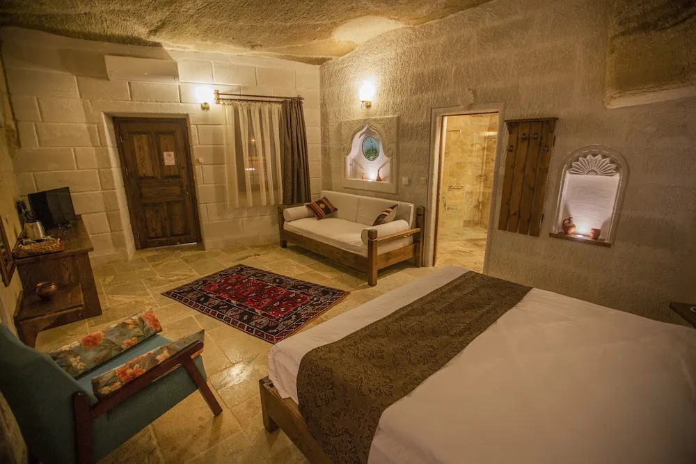 Deluxe Cave Room 204