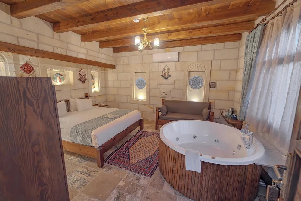 Oda (Superior Stone Room 304)