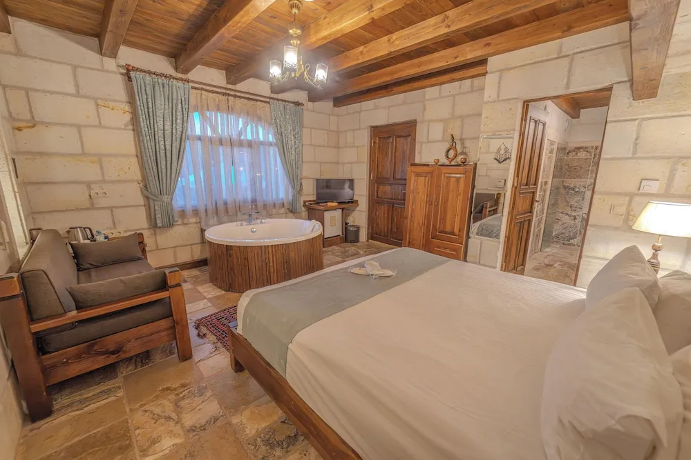 Oda (Superior Stone Room 304)