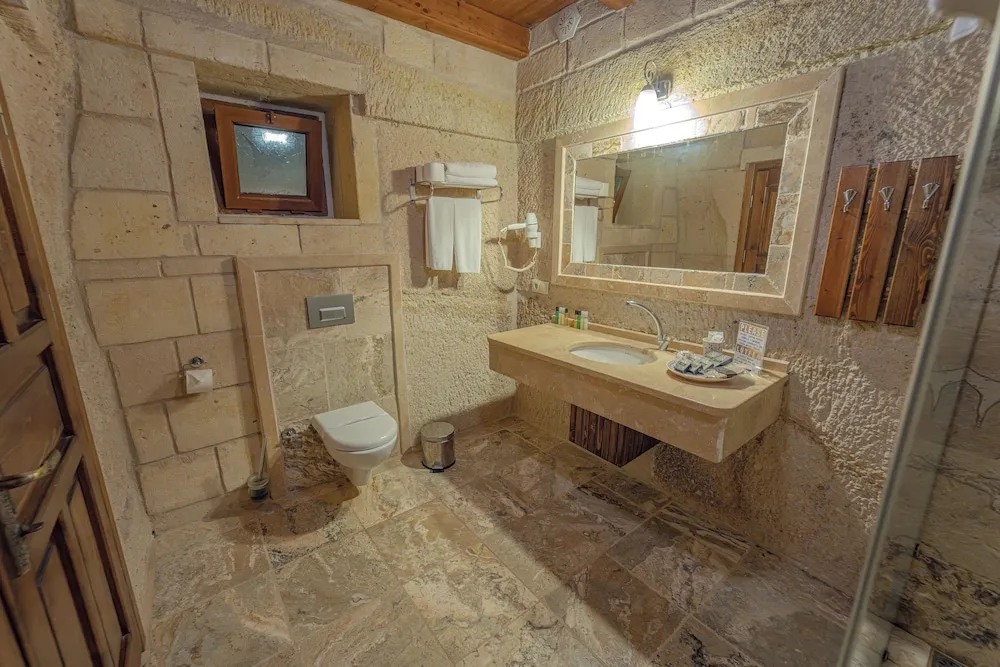 Superior Cave Room 101