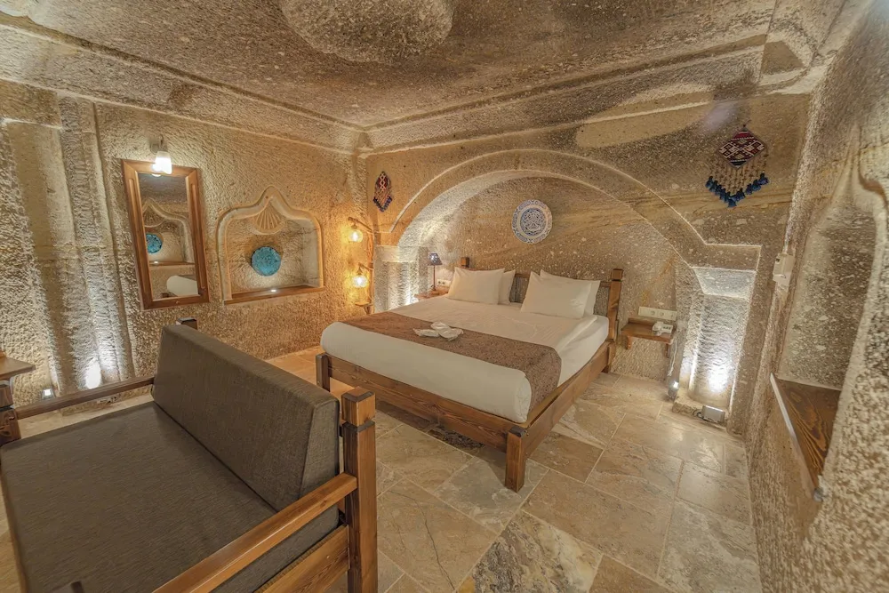 Superior Cave Room 101