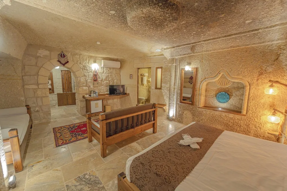 Superior Cave Room 101