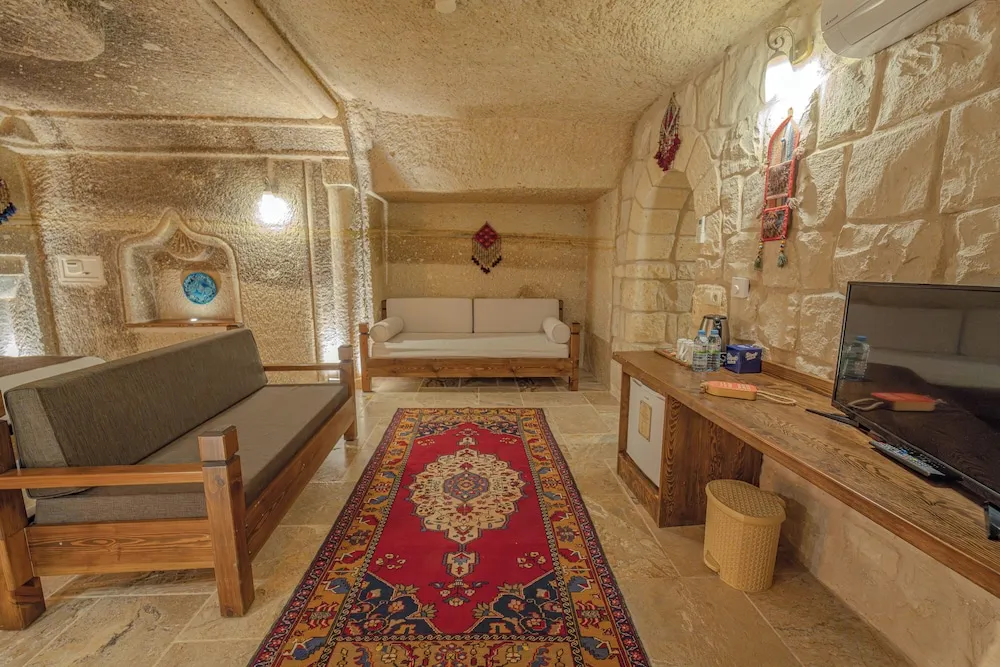 Superior Cave Room 101