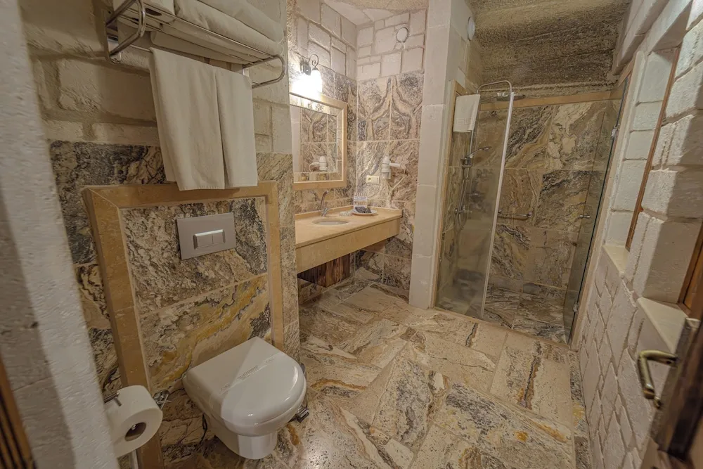 Superior Cave Room 207