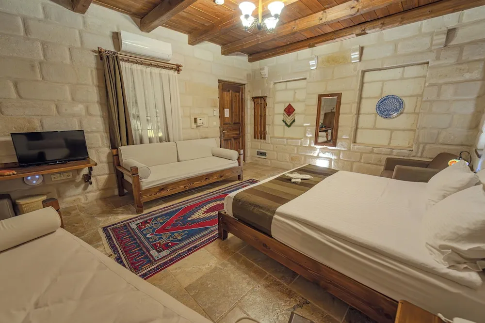 Superior Stone Room 301