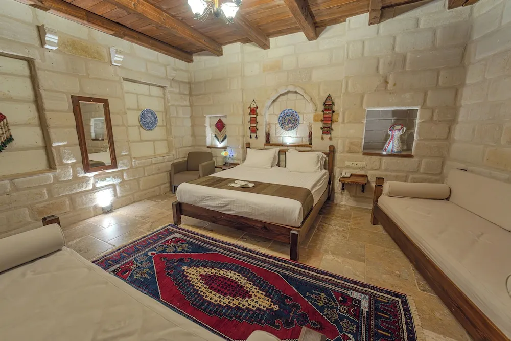 Superior Stone Room 301