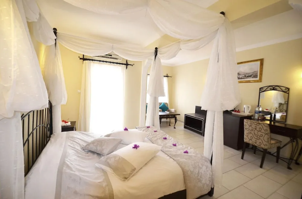 Front Double Room