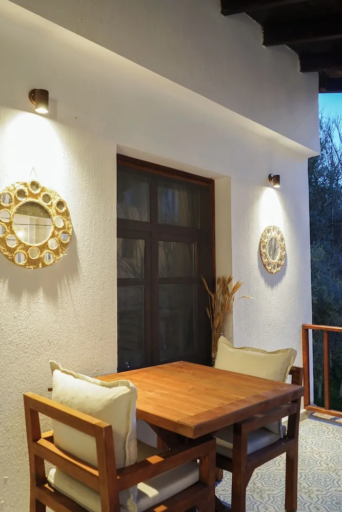 Deluxe Tek Büyük Yataklı Oda, Bahçe Manzaralı