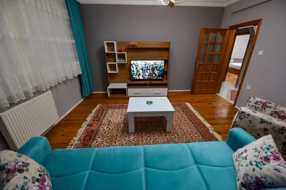 Apart Daire, 3 Yatak Odası, Küçük Mutfak