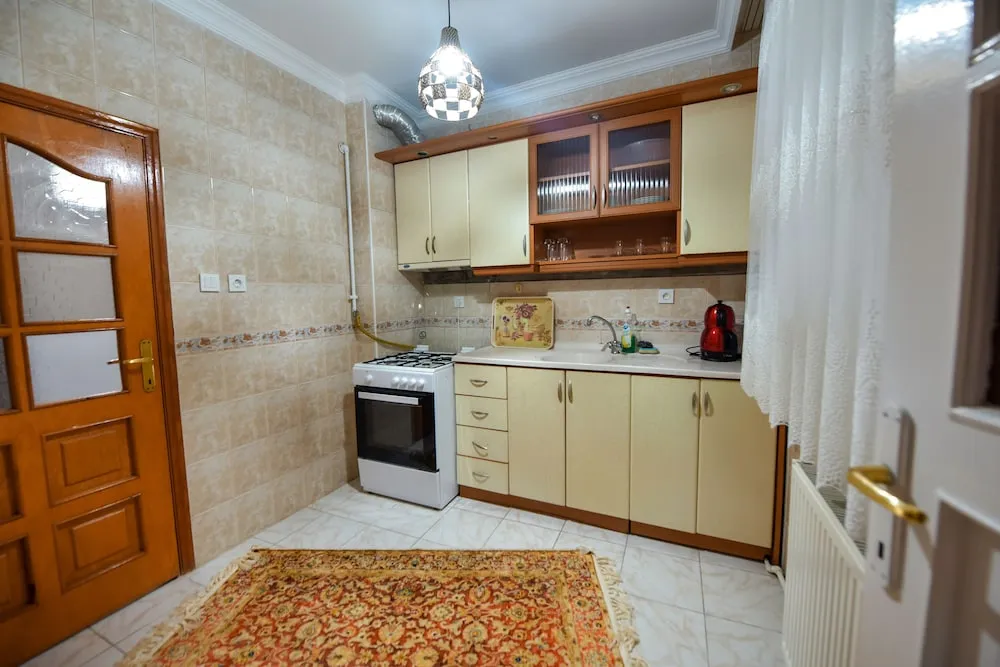 Apart Daire, 3 Yatak Odası, Küçük Mutfak