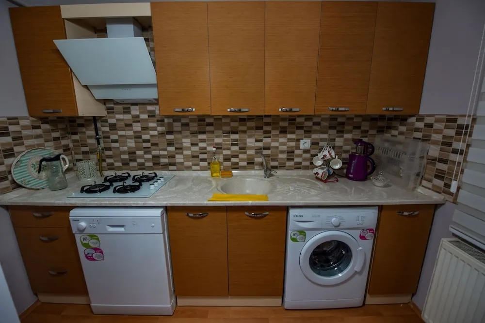 Apart Daire, 2 Yatak Odası, Küçük Mutfak