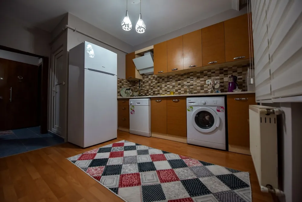 Apart Daire, 2 Yatak Odası, Küçük Mutfak
