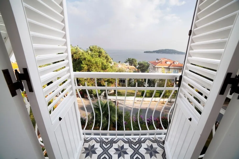 Deluxe Tek Büyük Yataklı Oda, Balkon, Deniz Manzaralı